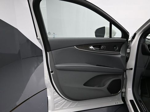 Used 2020 Lincoln Nautilus Reserve w/ Equipment Group 201A image 11