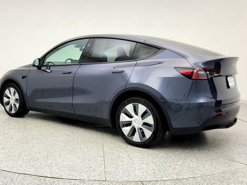 Used 2023 Tesla Model Y AWD image 7