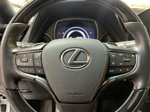 Used 2022 Lexus LS 500 w/ Interior Upgrade Package image 8