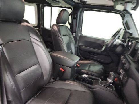 Used 2022 Jeep Wrangler Unlimited Sahara AWD/4WD image 17