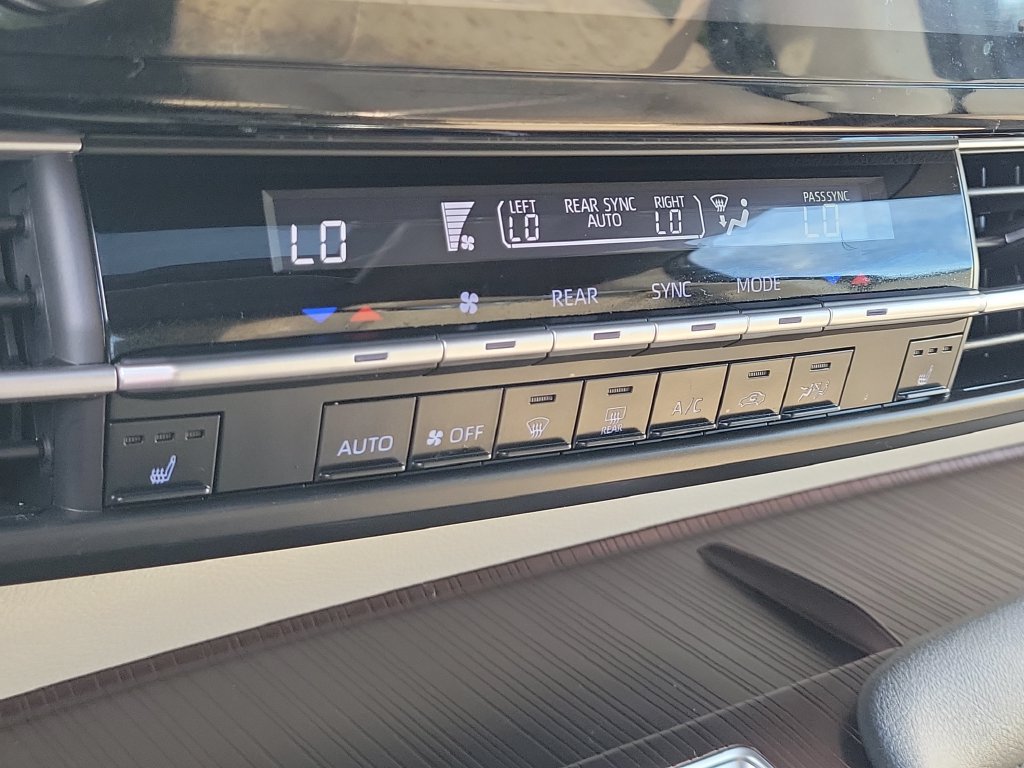 Certified 2021 Toyota Sienna XLE FWD image 16