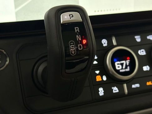 New 2026 Land Rover Defender 110 X-Dynamic SE image 37