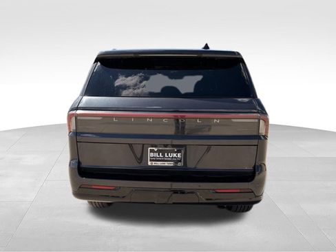 Used 2025 Lincoln Navigator Reserve AWD/4WD image 10