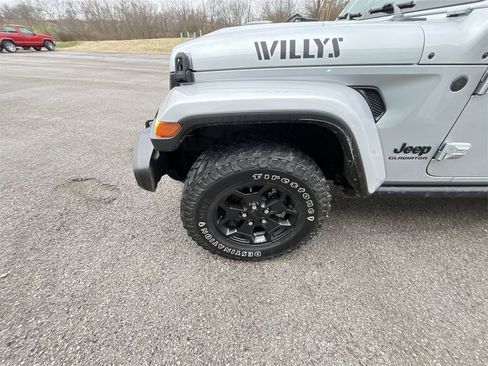 Used 2022 Jeep Gladiator Willys image 10