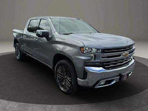 Used 2019 Chevrolet Silverado 1500 LTZ w/ Technology Package AWD/4WD image 5