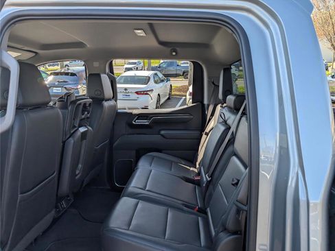 Used 2024 GMC Sierra 1500 SLT image 13