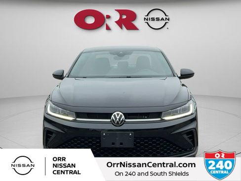 Used 2025 Volkswagen Jetta Sport FWD image 2