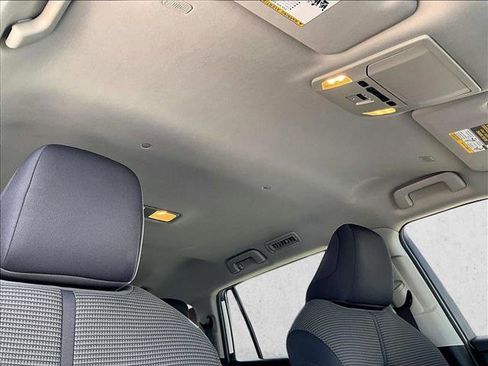 Used 2024 Toyota Highlander LE image 17