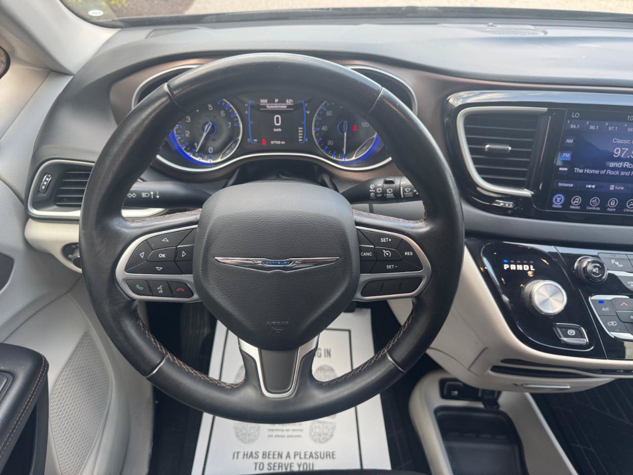 Used 2017 Chrysler Pacifica Touring-L FWD image 11
