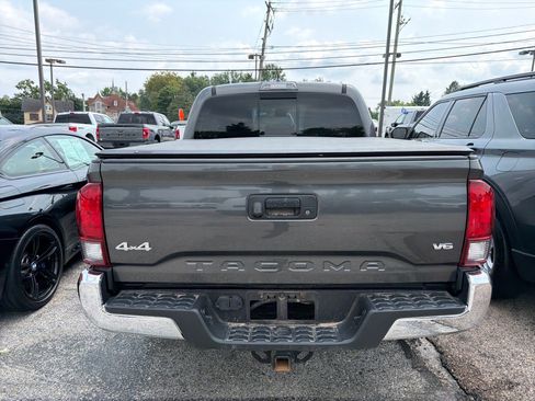 Used 2018 Toyota Tacoma SR5 AWD/4WD image 8