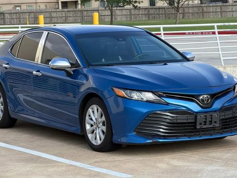 Used 2020 Toyota Camry LE FWD image 3