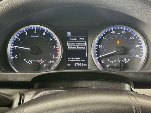 Used 2017 Toyota Highlander LE FWD image 19
