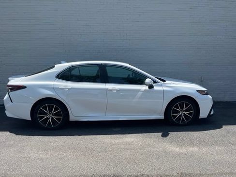 Used 2023 Toyota Camry SE FWD image 2