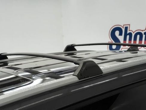 Used 2023 Toyota Highlander XLE FWD image 3