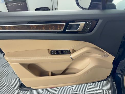 Certified 2023 Porsche Cayenne AWD/4WD image 14