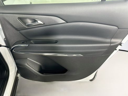 Used 2026 Chevrolet Traverse LT FWD image 30