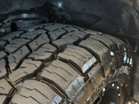 Used 2019 RAM 1500 Laramie image 19