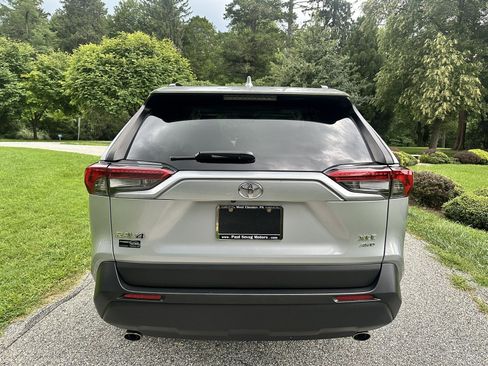 Used 2020 Toyota RAV4 XLE w/ Convenience Package AWD/4WD image 9