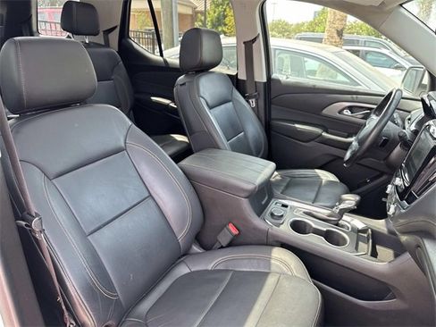 Used 2021 Chevrolet Traverse LT w/ LT Premium Package image 10