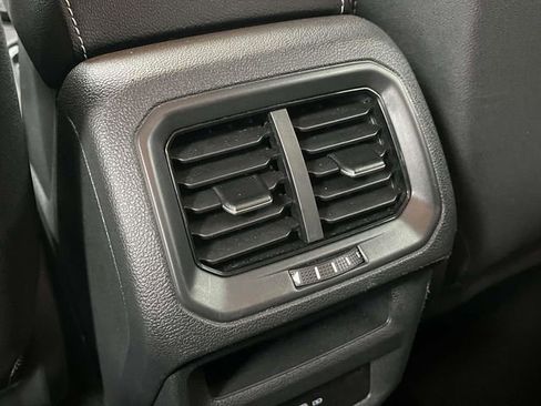 Used 2025 Volkswagen Taos SE AWD/4WD image 21