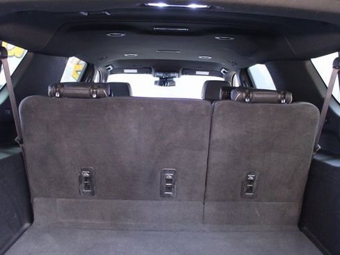 Used 2023 Chevrolet Suburban Premier image 18