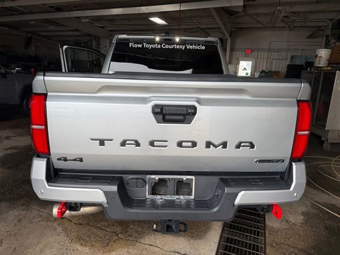Used 2025 Toyota Tacoma TRD Sport w/ TRD Sport Upgrade Package AWD/4WD image 18