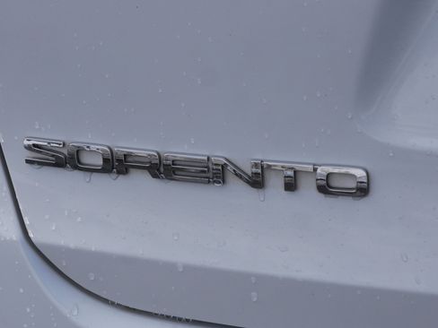 Used 2017 Kia Sorento LX w/ LX Convenience Package image 8