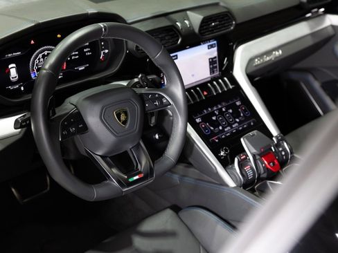 Used 2020 Lamborghini Urus image 19