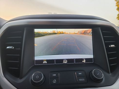 Used 2023 GMC Acadia SLT w/ Trailering Package image 27