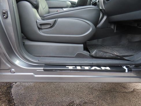 Used 2017 Nissan Titan PRO-4X image 26