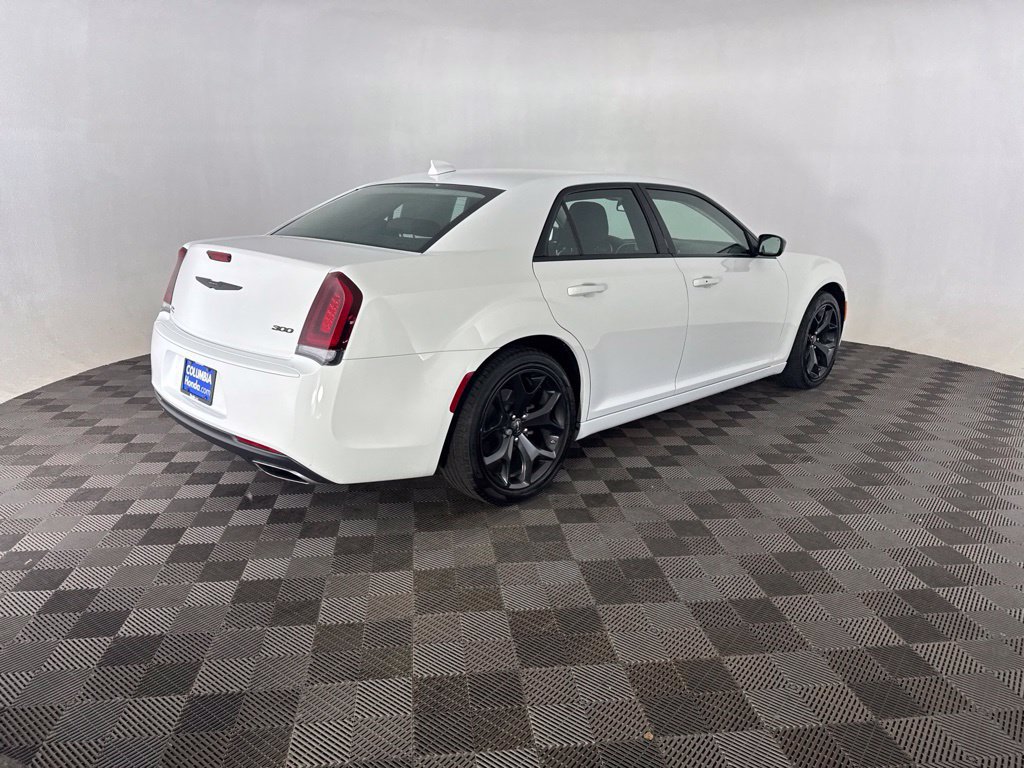 Used 2022 Chrysler 300 Touring w/ Sport Appearance Package RWD image 5