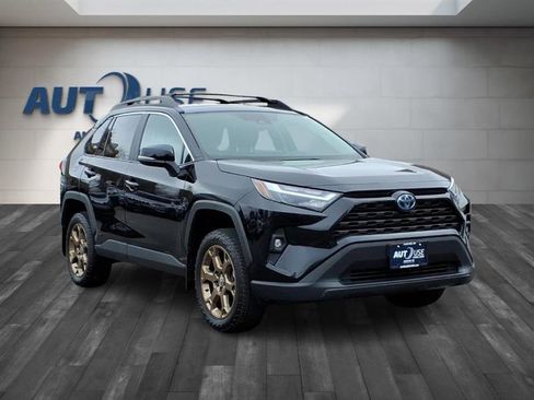 Used 2024 Toyota RAV4 LE AWD/4WD image 12