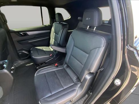 Used 2025 Buick Enclave Sport Touring w/ Power Package FWD image 20