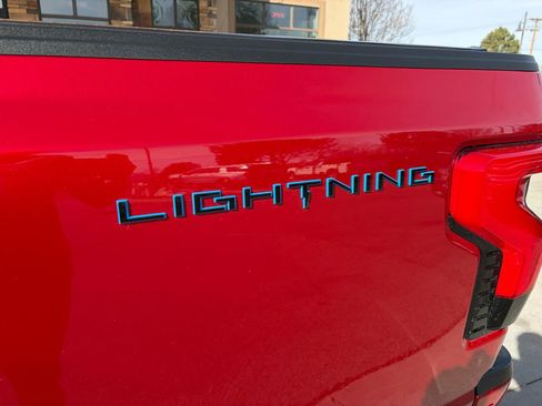 Used 2023 Ford F150 Lightning Platinum image 32