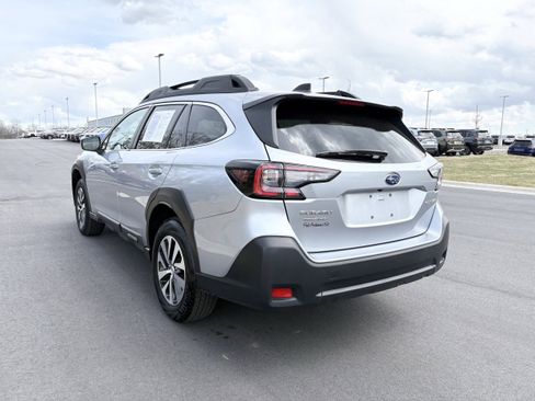 Used 2025 Subaru Outback Premium image 6