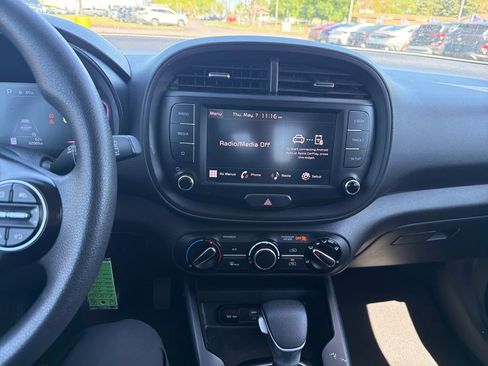 Used 2024 Kia Soul LX w/ Option Group 015 FWD image 17