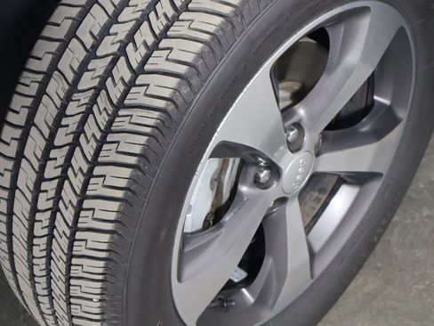 Used 2019 Jeep Cherokee Limited AWD/4WD image 40