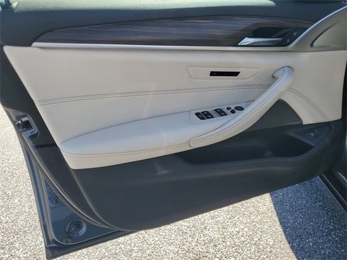 Used 2023 BMW 530i w/ Premium Package image 20