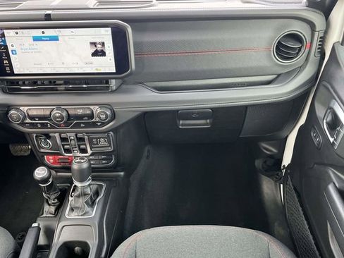 Used 2025 Jeep Wrangler Rubicon image 18
