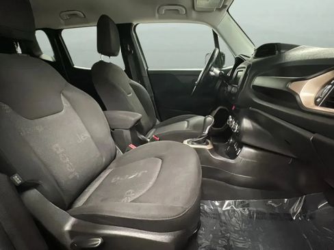 Used 2017 Jeep Renegade Latitude AWD/4WD image 21
