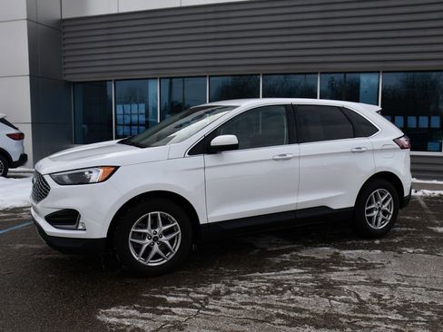 Used 2024 Ford Edge SEL w/ Convenience Package image 2