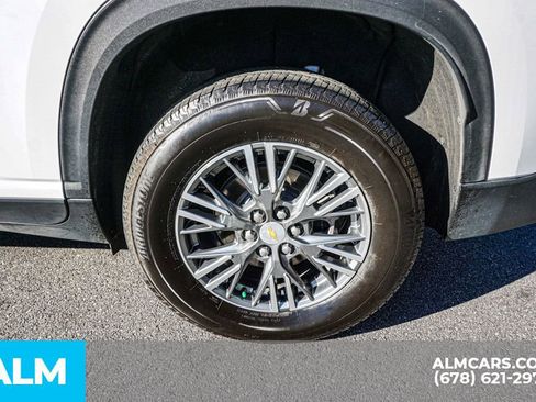 Used 2024 Chevrolet Traverse LT image 11