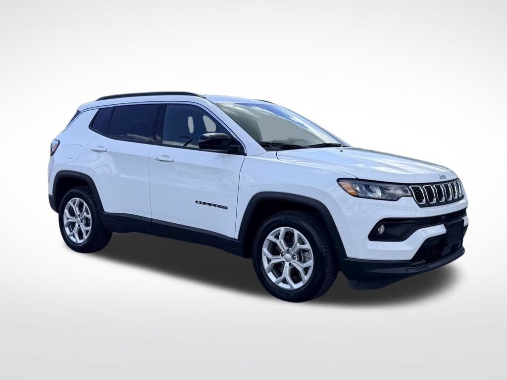 Used 2024 Jeep Compass Latitude AWD/4WD image 8
