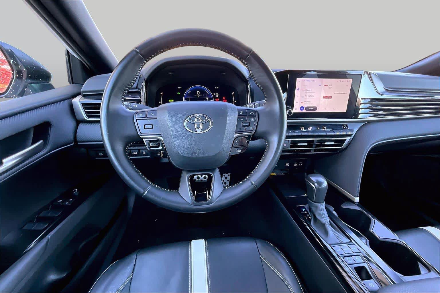 Used 2025 Toyota Camry SE FWD image 6