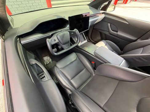 Used 2022 Tesla Model X Plaid image 18
