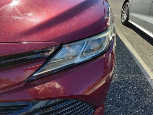 Used 2020 Toyota Camry LE image 10