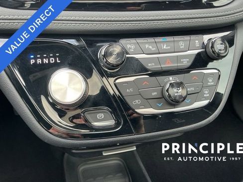 Used 2018 Chrysler Pacifica Limited image 19