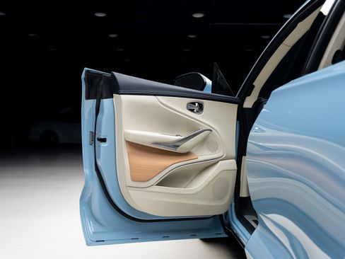 Used 2023 Aston Martin DBX image 51