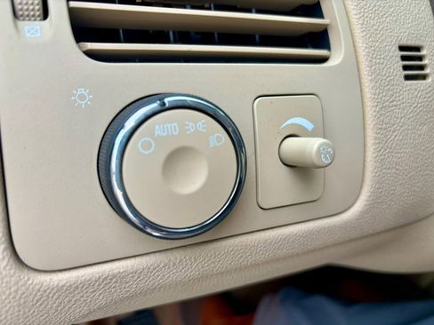 Used 2006 Buick Lucerne CXL w/ Luxury Package image 25