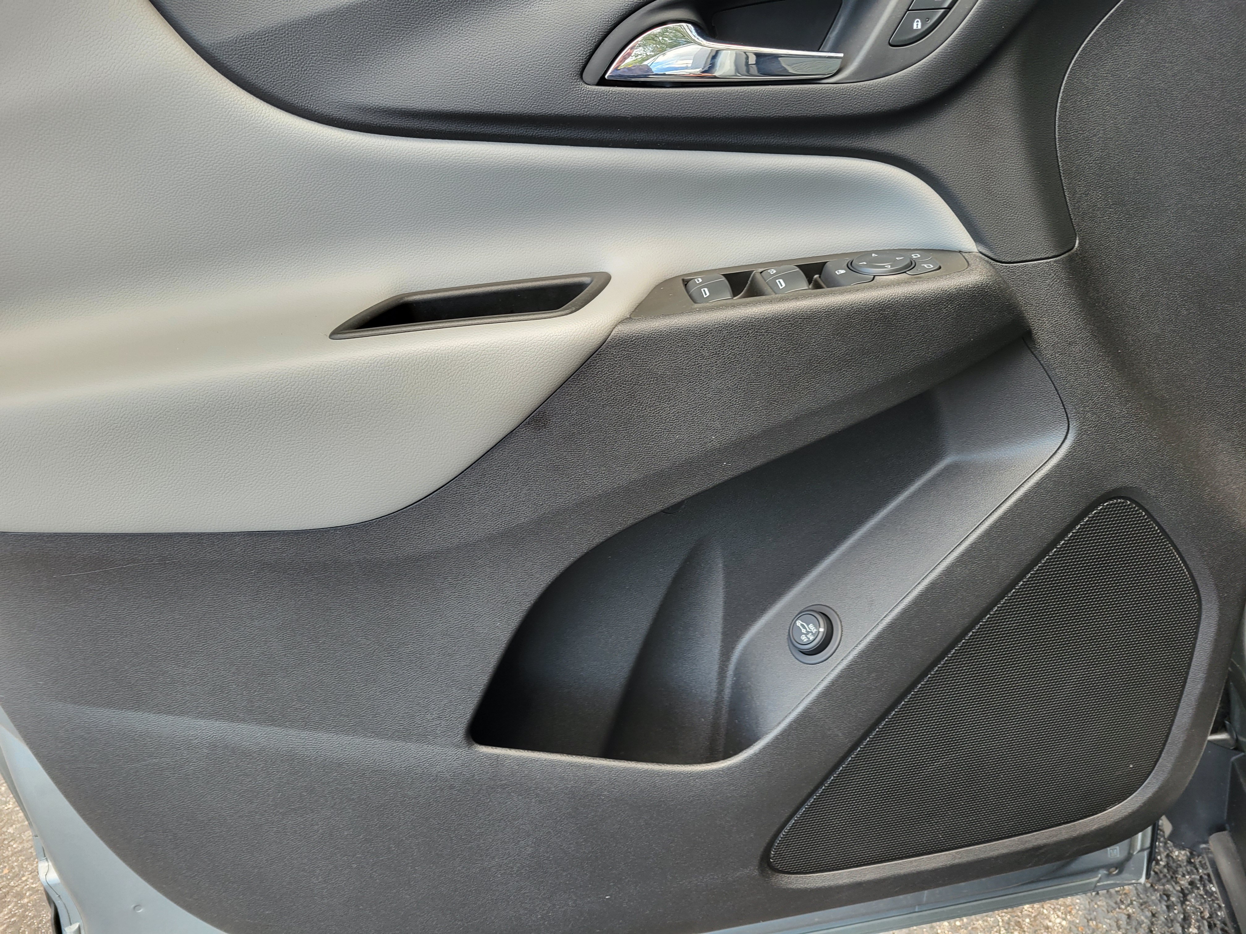 Used 2023 Chevrolet Equinox LT FWD image 25